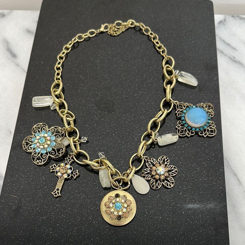 Gold tone Charm Necklace with Cristals and lock it charm - Picture 9 of 13
